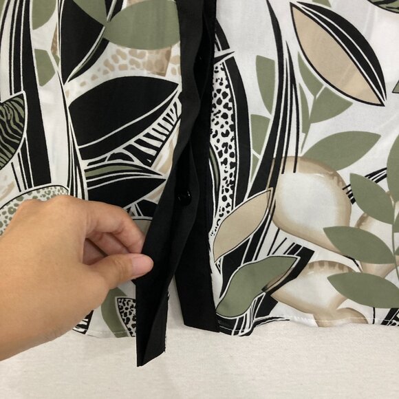 New Investments Large Black White Leaf Print V Neck Stretch Knit Button Up Tunic - Picture 5 of 11